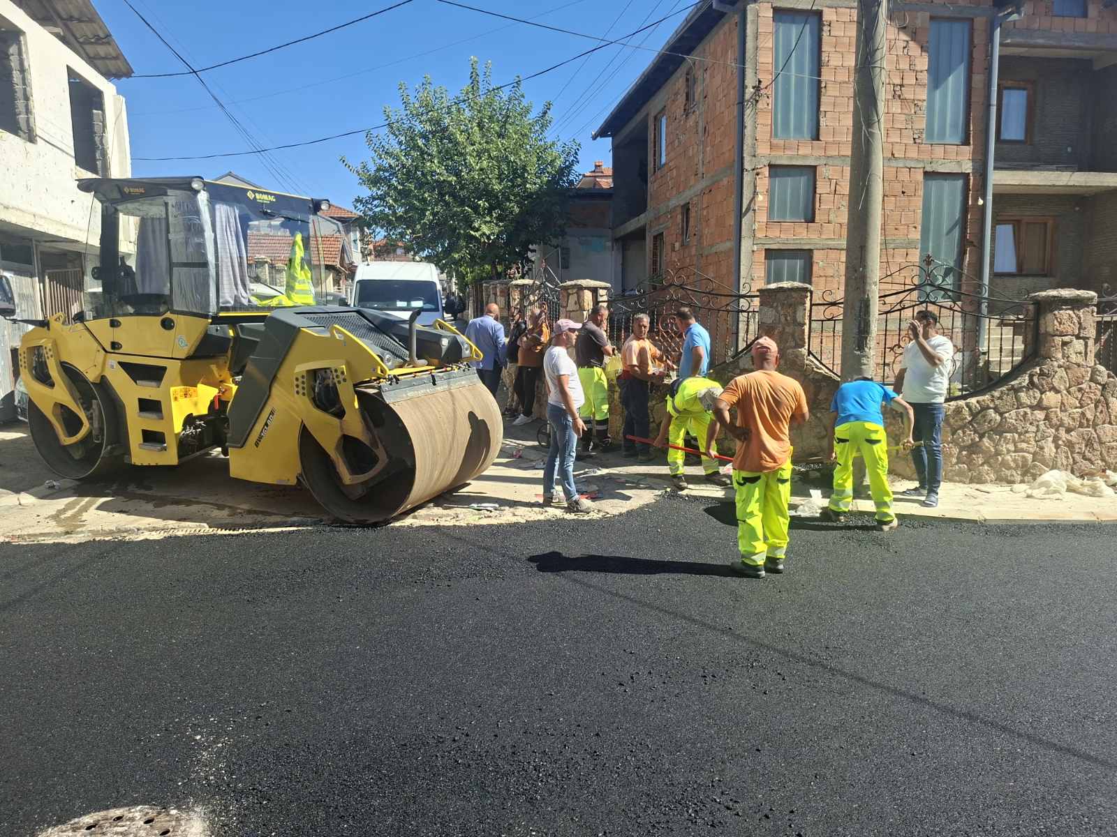 Асфалтирање и реконструкција во Шуто Оризари